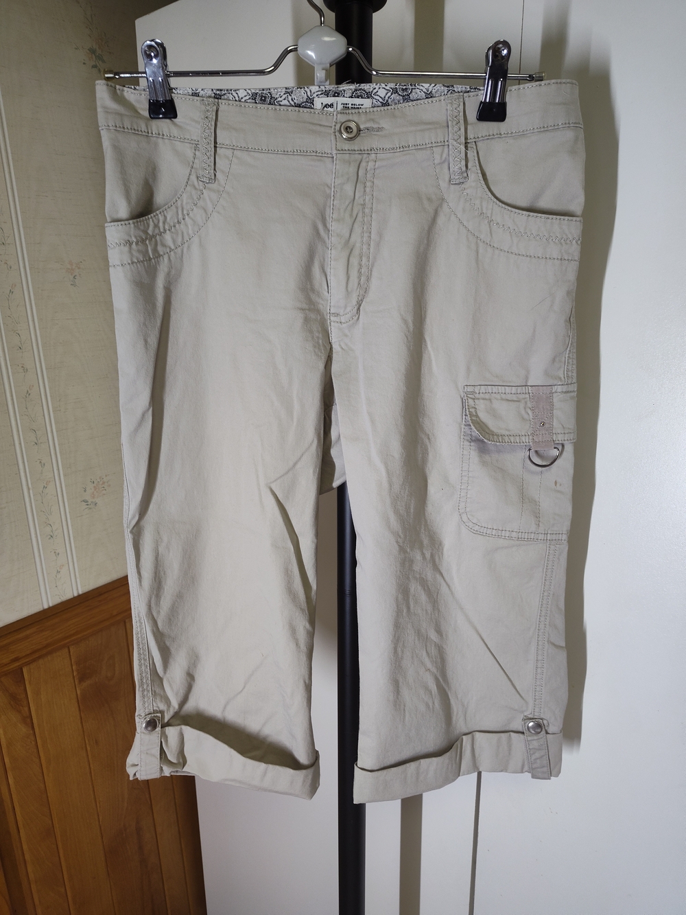 Lee Cargo Capri pants Cuffed Hems Utility Side Pockets Size 6 M